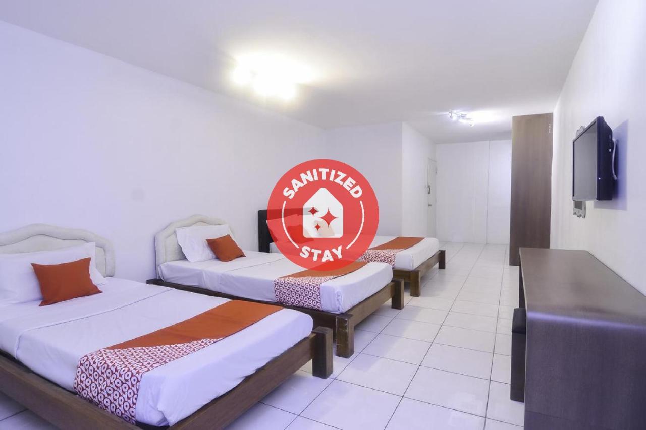Oyo 44034 Furama Lodging House Kuching Esterno foto