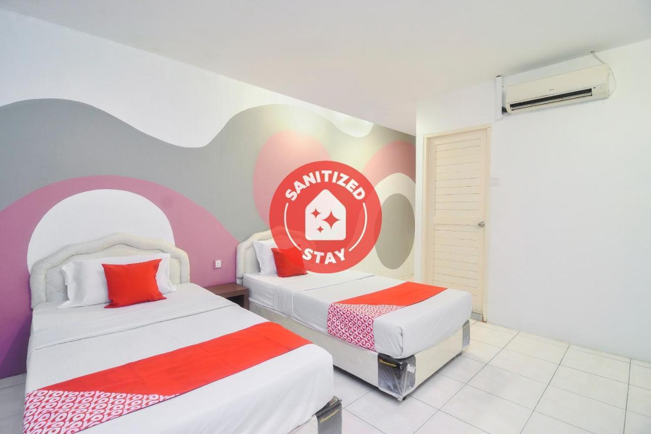 Oyo 44034 Furama Lodging House Kuching Esterno foto