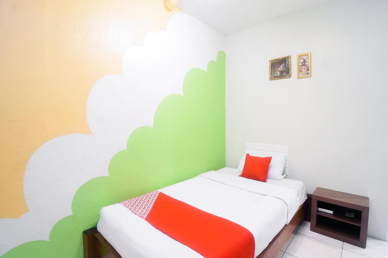 Oyo 44034 Furama Lodging House Kuching Esterno foto