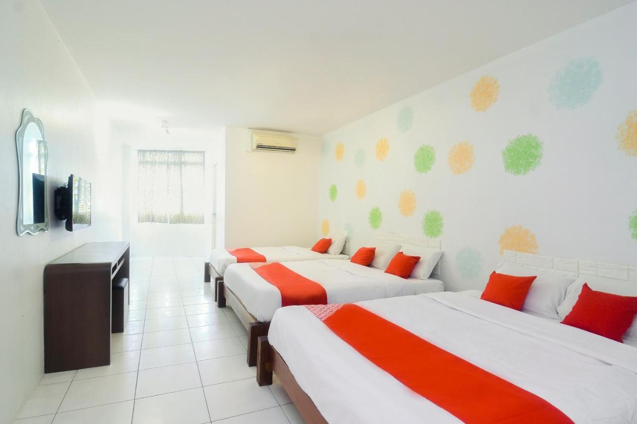 Oyo 44034 Furama Lodging House Kuching Esterno foto