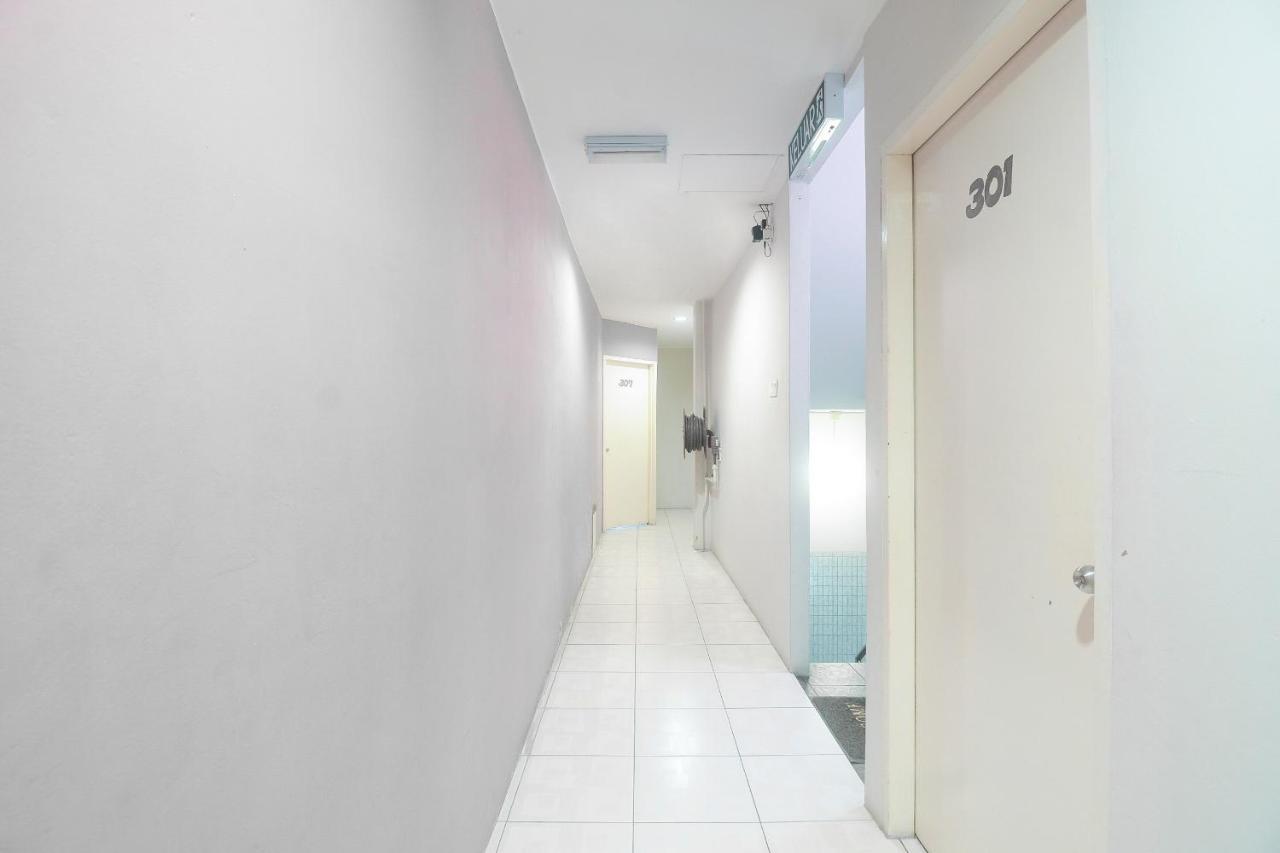 Oyo 44034 Furama Lodging House Kuching Esterno foto