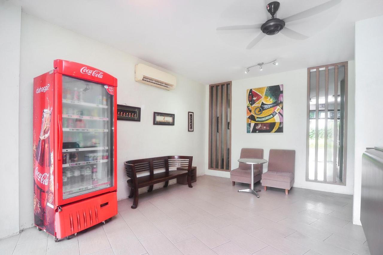 Oyo 44034 Furama Lodging House Kuching Esterno foto