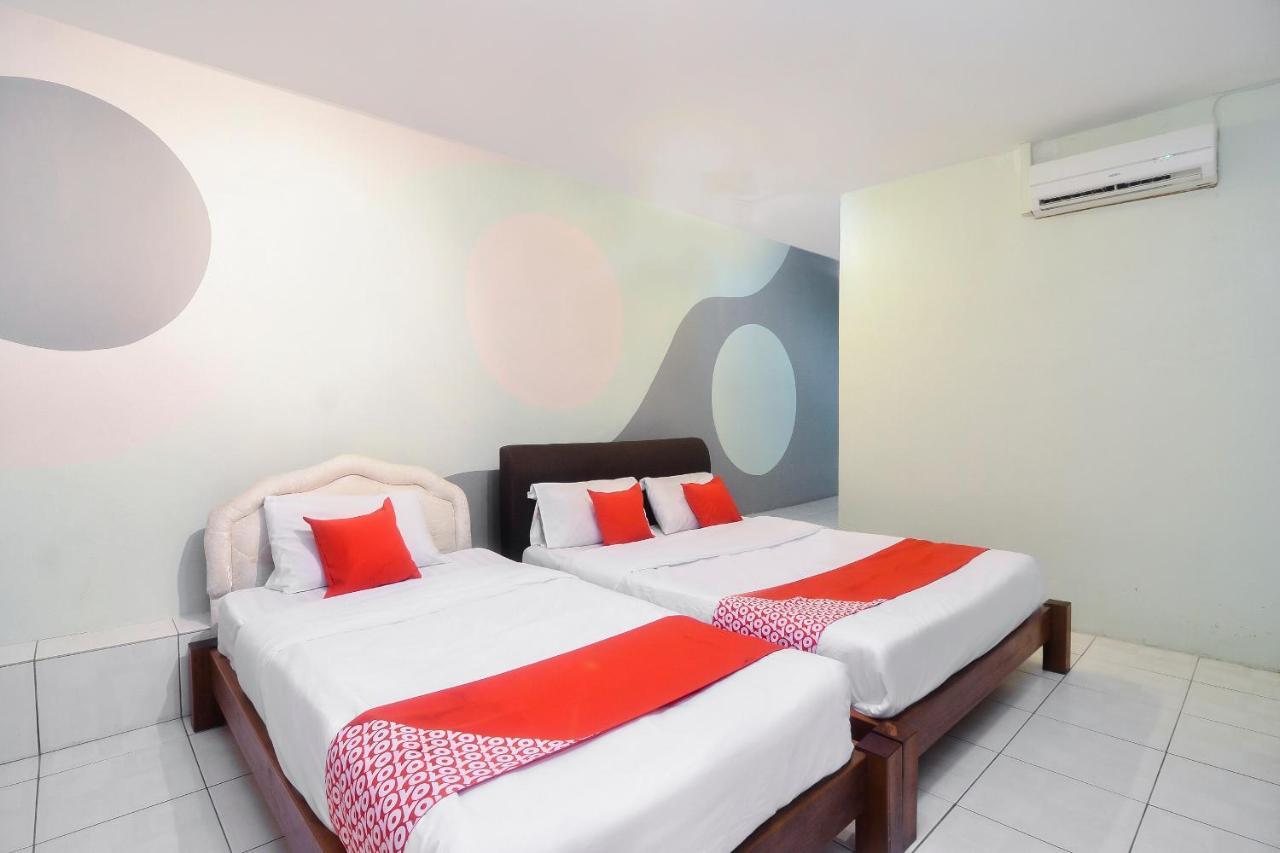 Oyo 44034 Furama Lodging House Kuching Esterno foto