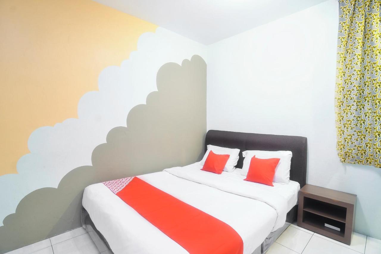 Oyo 44034 Furama Lodging House Kuching Esterno foto