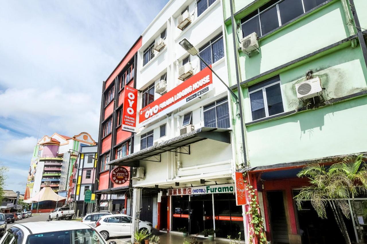 Oyo 44034 Furama Lodging House Kuching Esterno foto