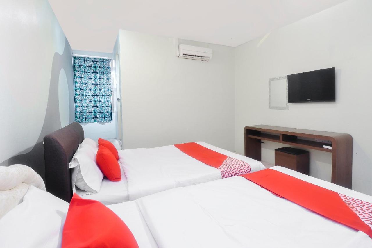 Oyo 44034 Furama Lodging House Kuching Esterno foto