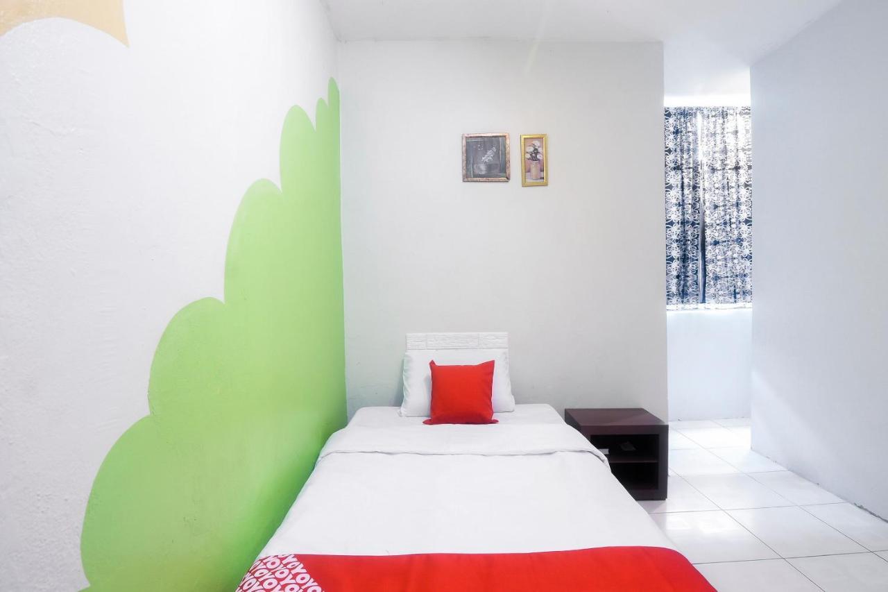 Oyo 44034 Furama Lodging House Kuching Esterno foto