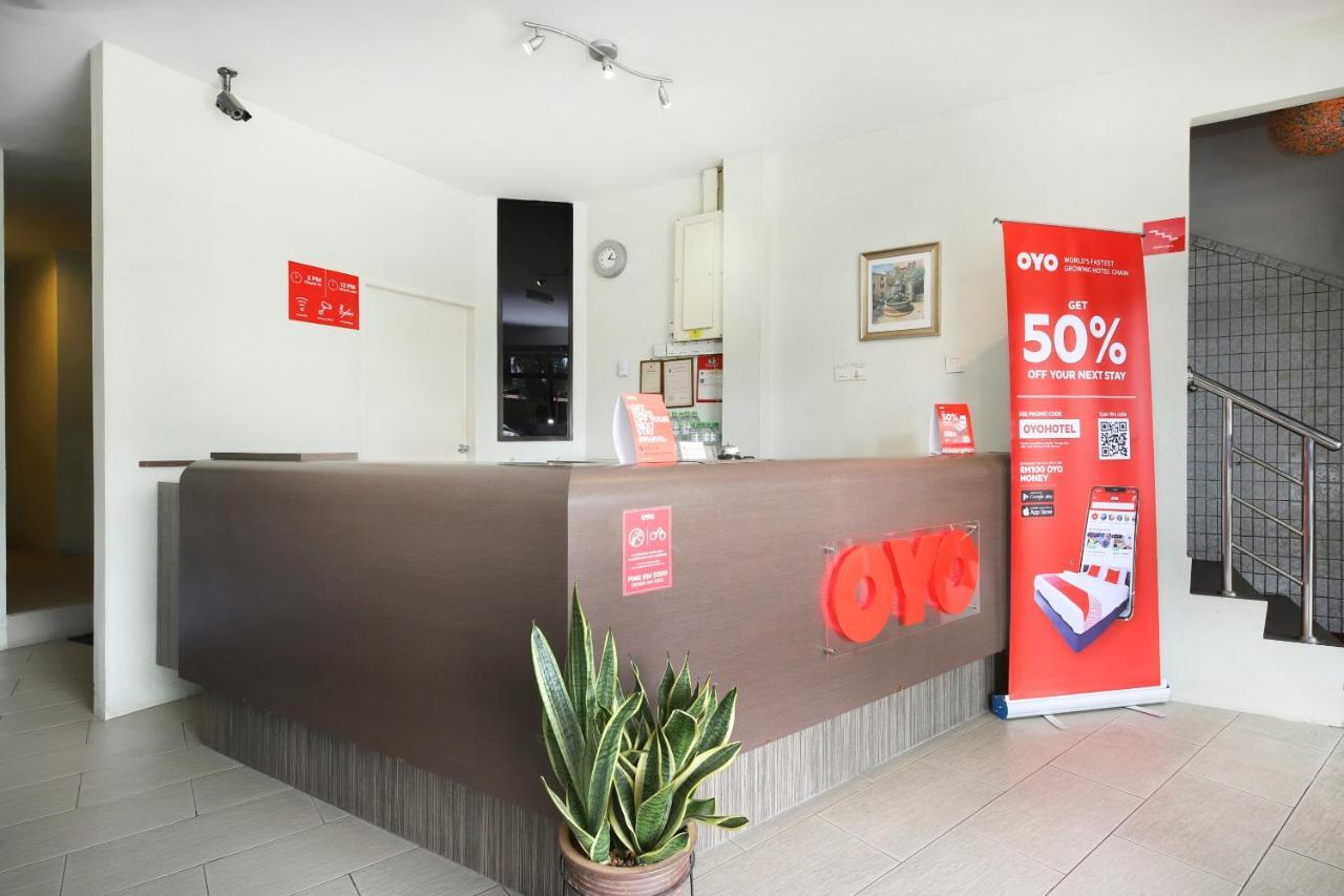 Oyo 44034 Furama Lodging House Kuching Esterno foto