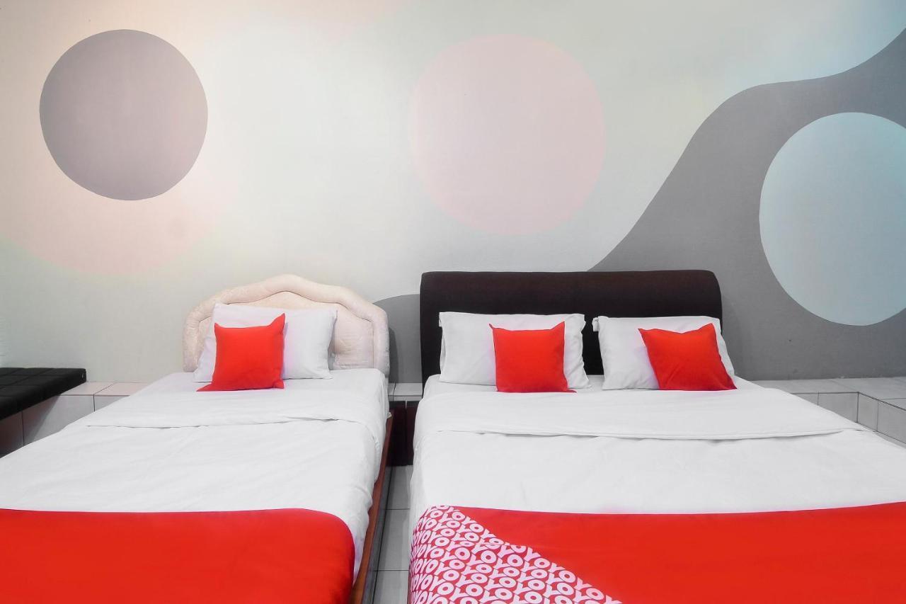 Oyo 44034 Furama Lodging House Kuching Esterno foto