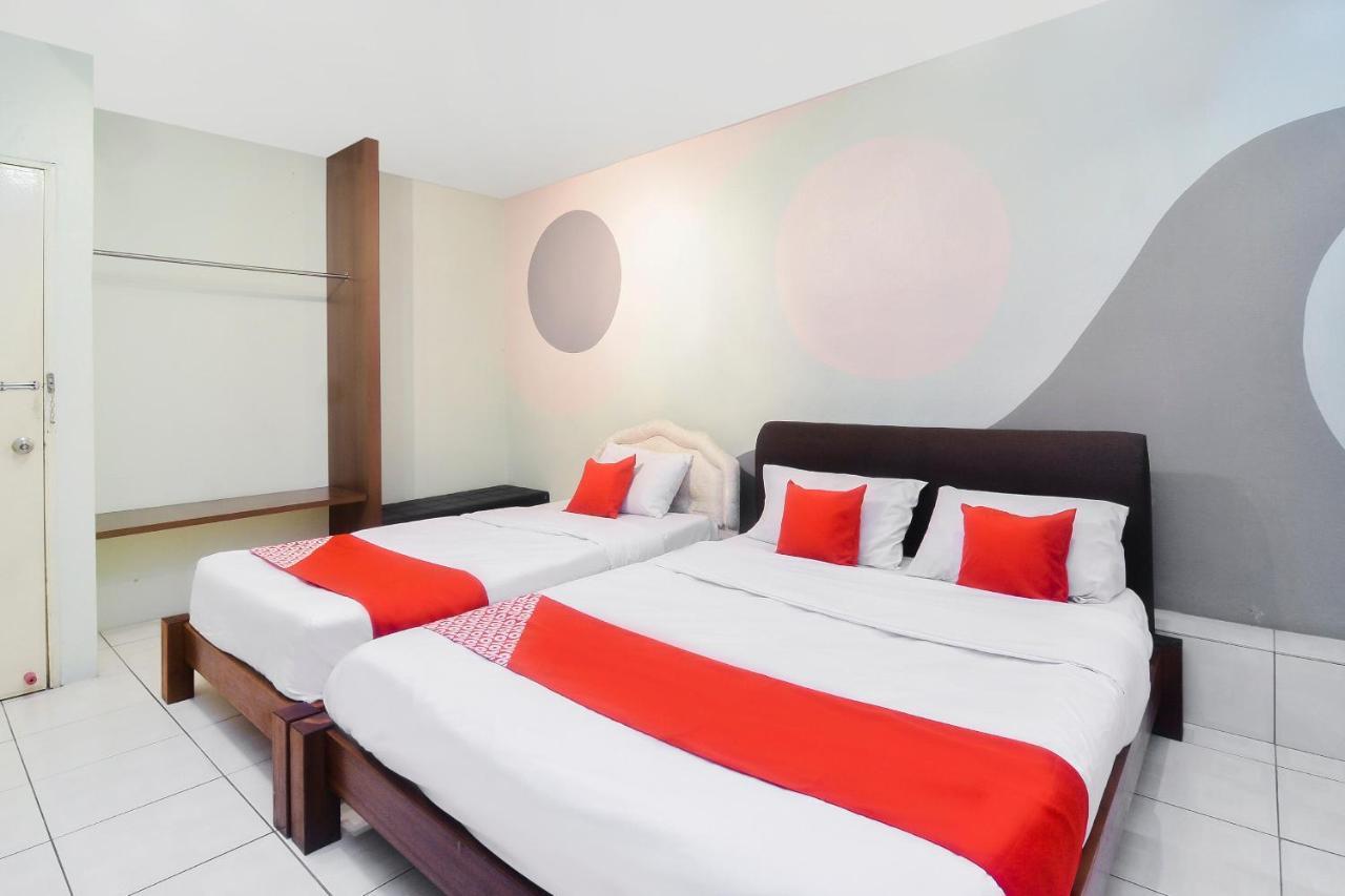 Oyo 44034 Furama Lodging House Kuching Esterno foto