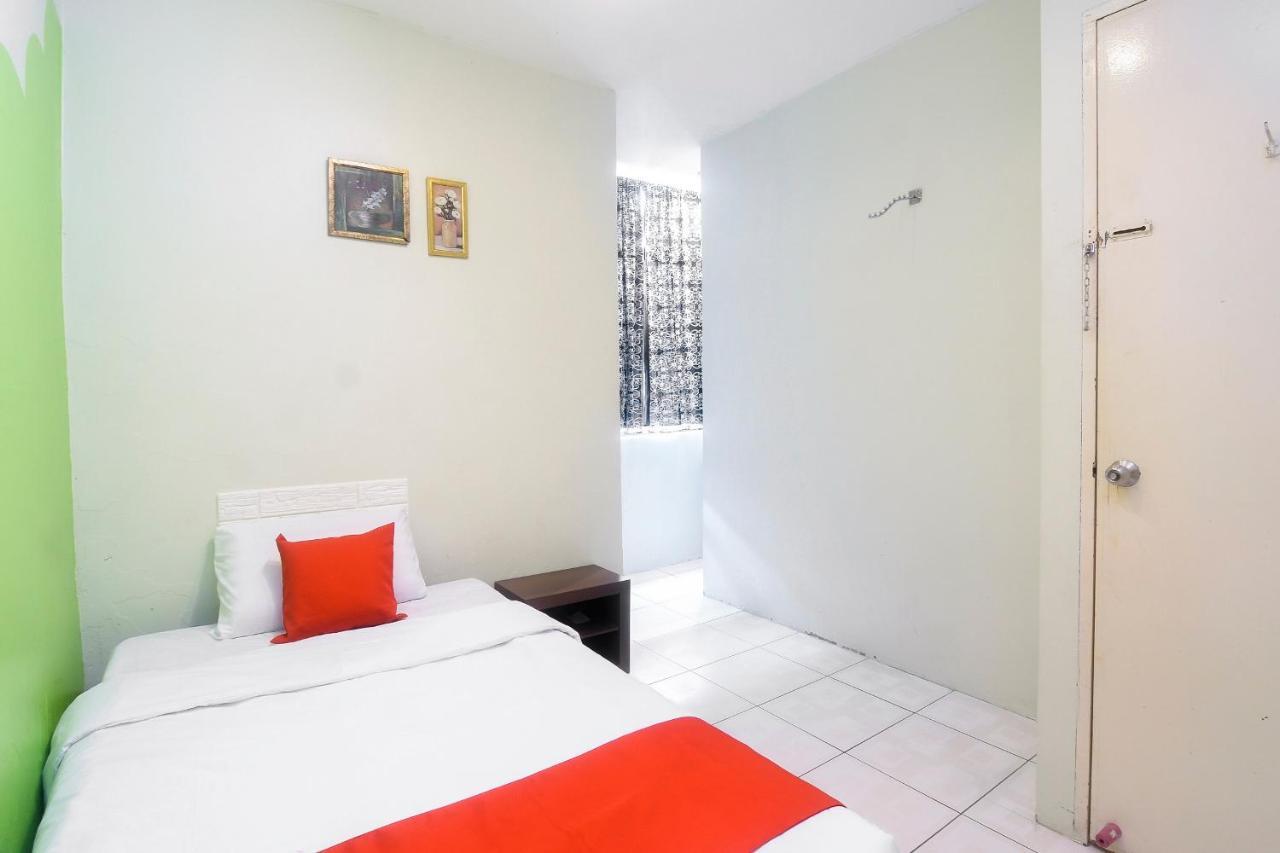 Oyo 44034 Furama Lodging House Kuching Esterno foto