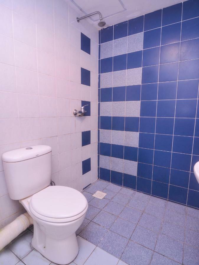 Oyo 44034 Furama Lodging House Kuching Esterno foto