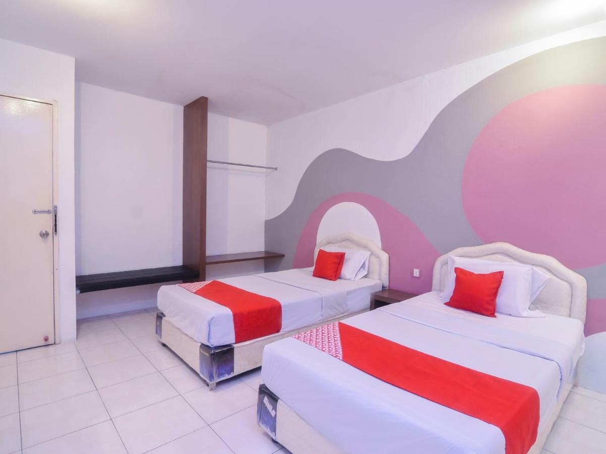 Oyo 44034 Furama Lodging House Kuching Esterno foto