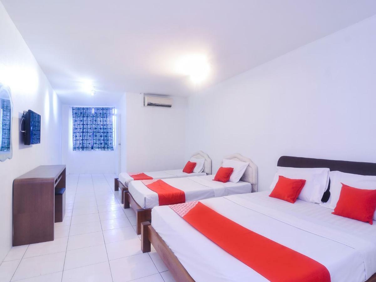 Oyo 44034 Furama Lodging House Kuching Esterno foto