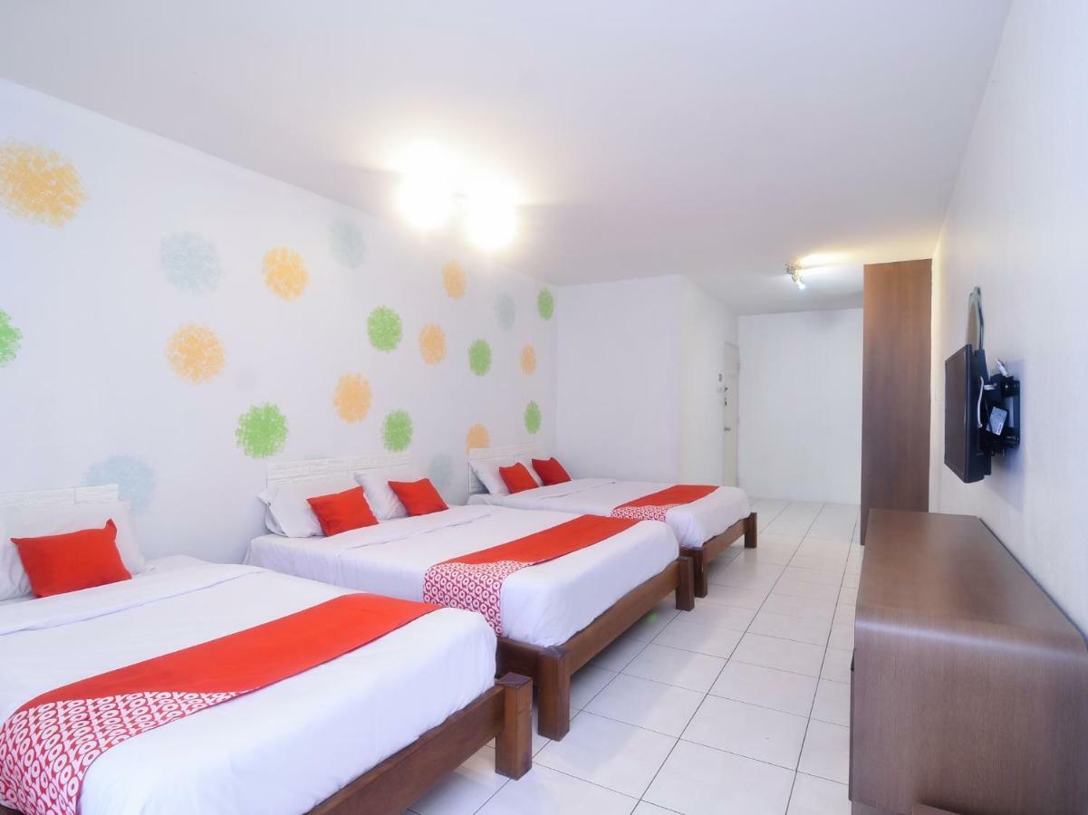 Oyo 44034 Furama Lodging House Kuching Esterno foto