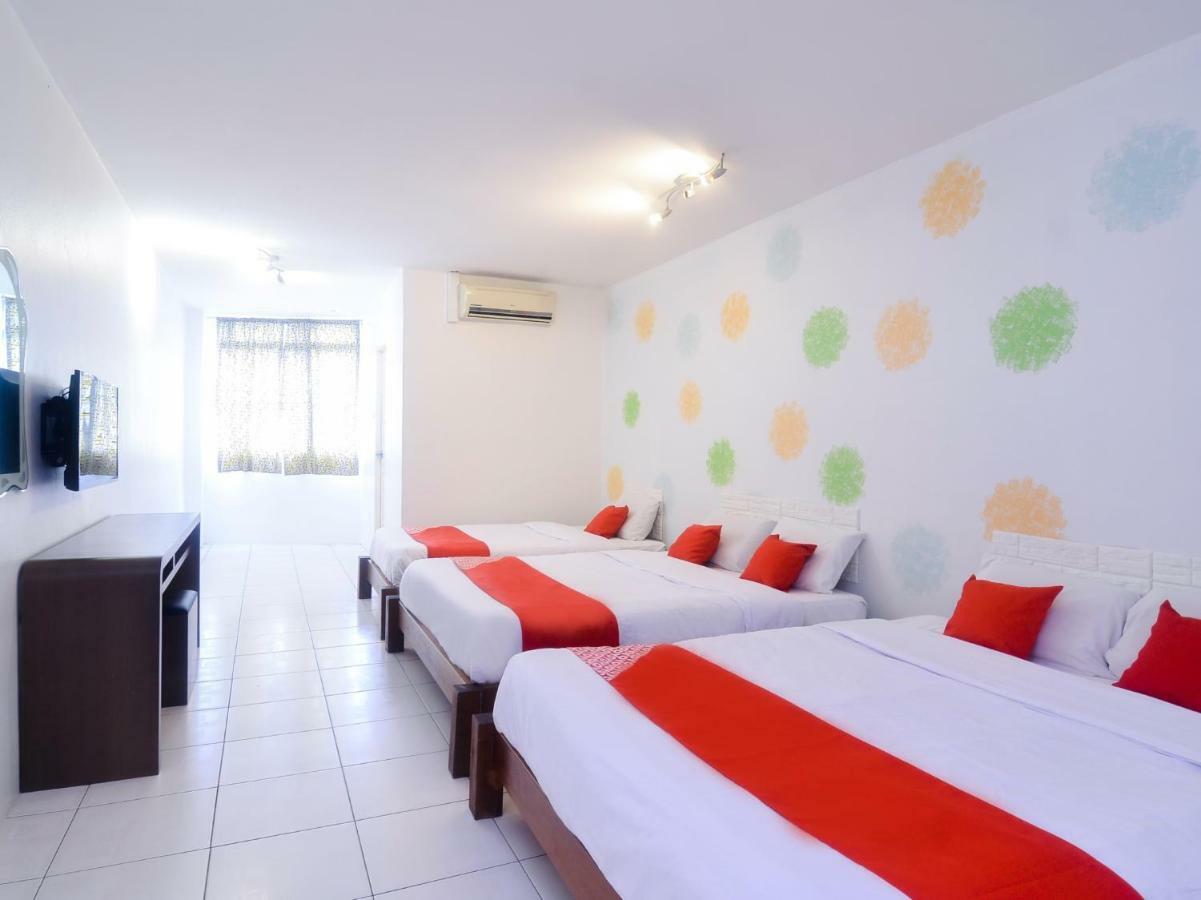 Oyo 44034 Furama Lodging House Kuching Esterno foto
