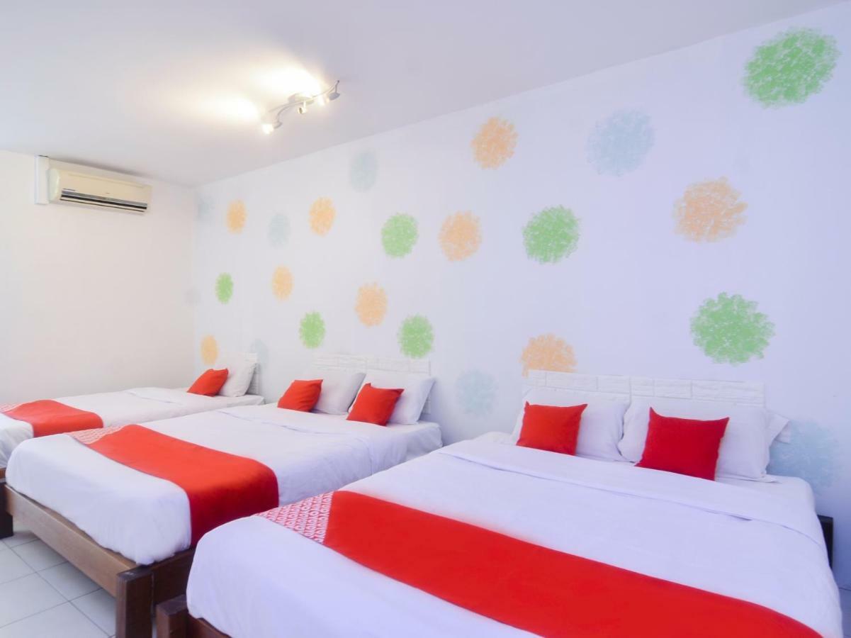 Oyo 44034 Furama Lodging House Kuching Esterno foto