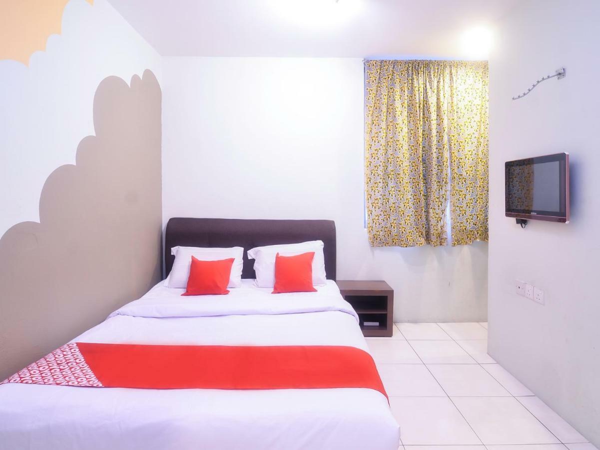 Oyo 44034 Furama Lodging House Kuching Esterno foto