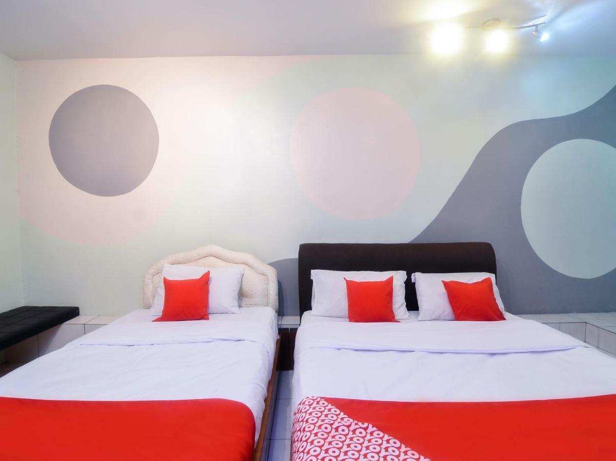 Oyo 44034 Furama Lodging House Kuching Esterno foto