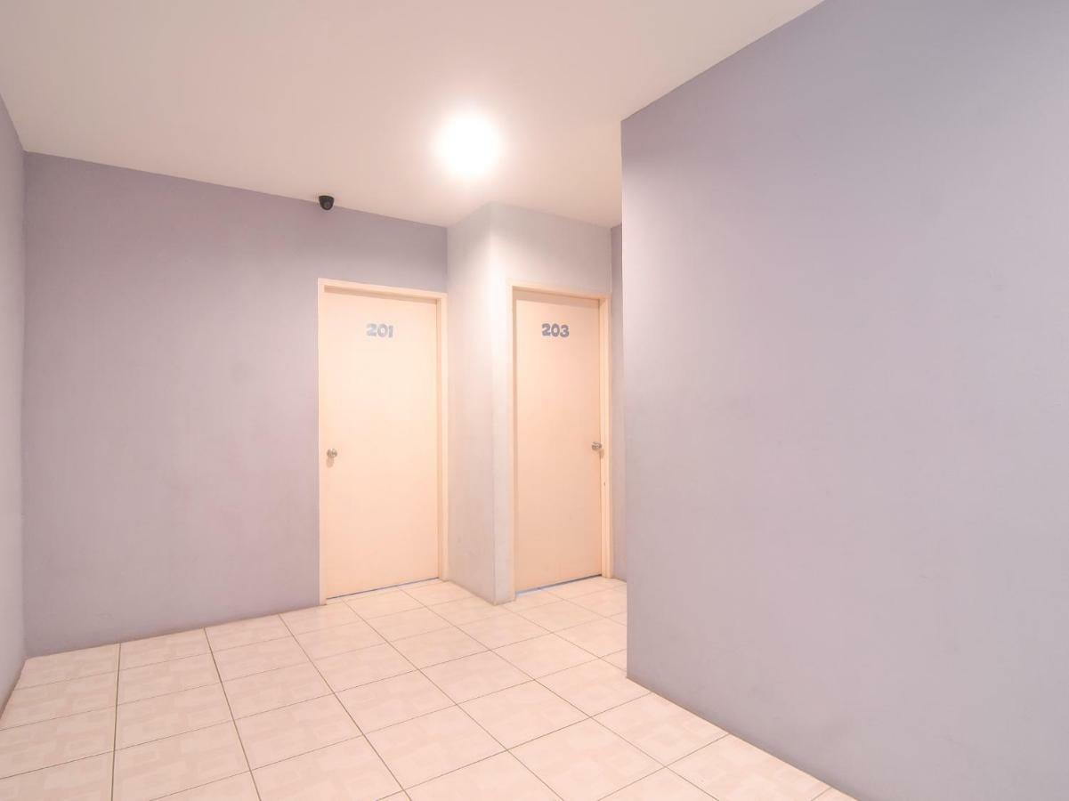 Oyo 44034 Furama Lodging House Kuching Esterno foto
