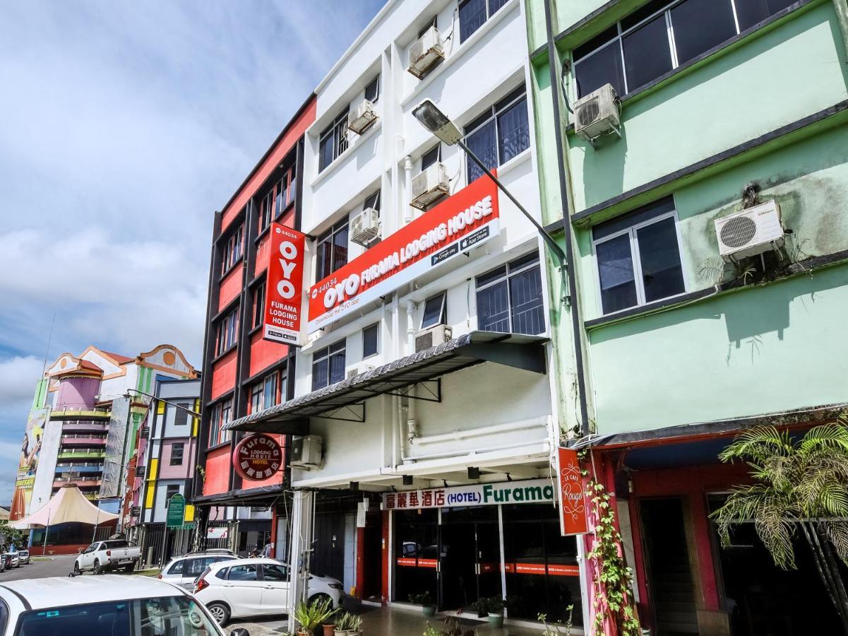 Oyo 44034 Furama Lodging House Kuching Esterno foto