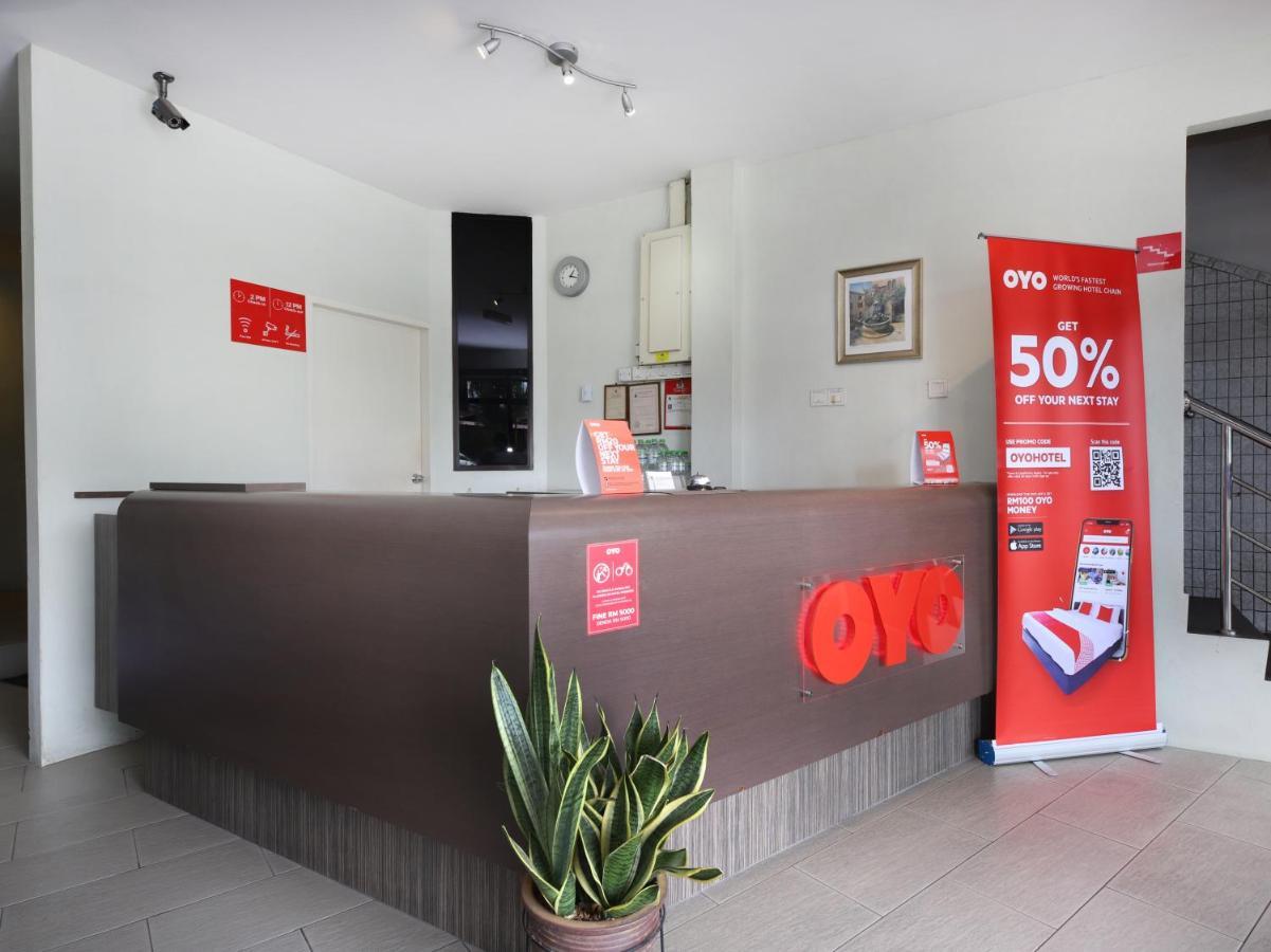 Oyo 44034 Furama Lodging House Kuching Esterno foto